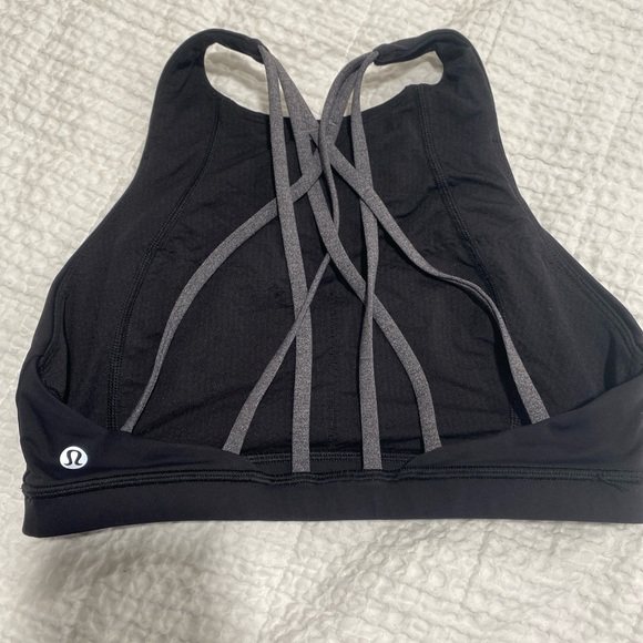 SOLD Lululemon free to be serene high neck size 8 black & heathered gray - Picture 4 of 8
